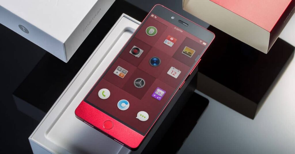 A smartphone screen displaying budgeting apps, showcasing the most effective Top Budgeting Tools for 2025.