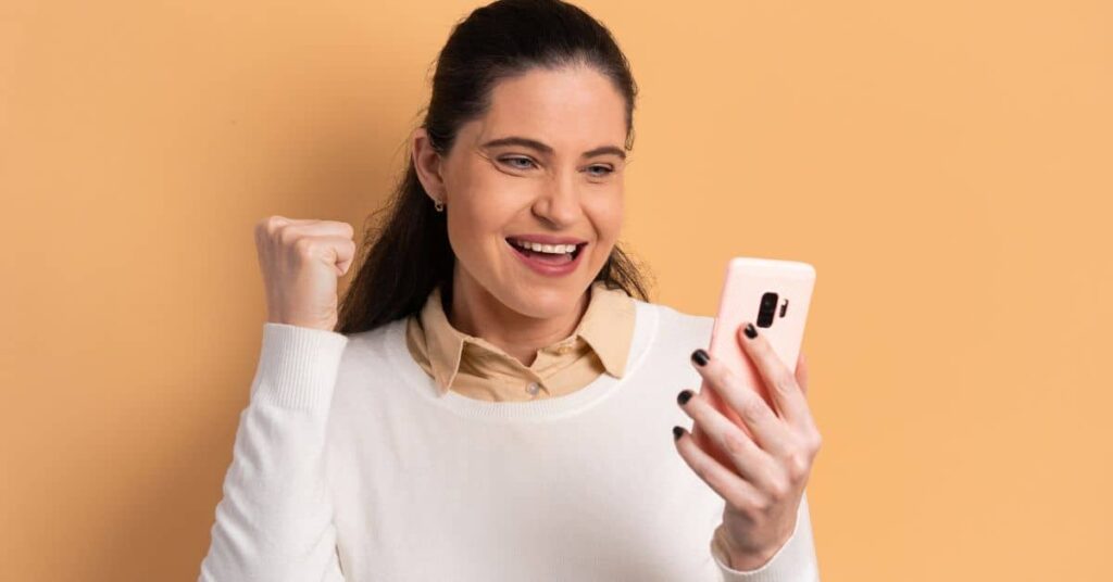 A smartphone screen displaying budgeting apps, showcasing the most effective Top Budgeting Tools for 2025.